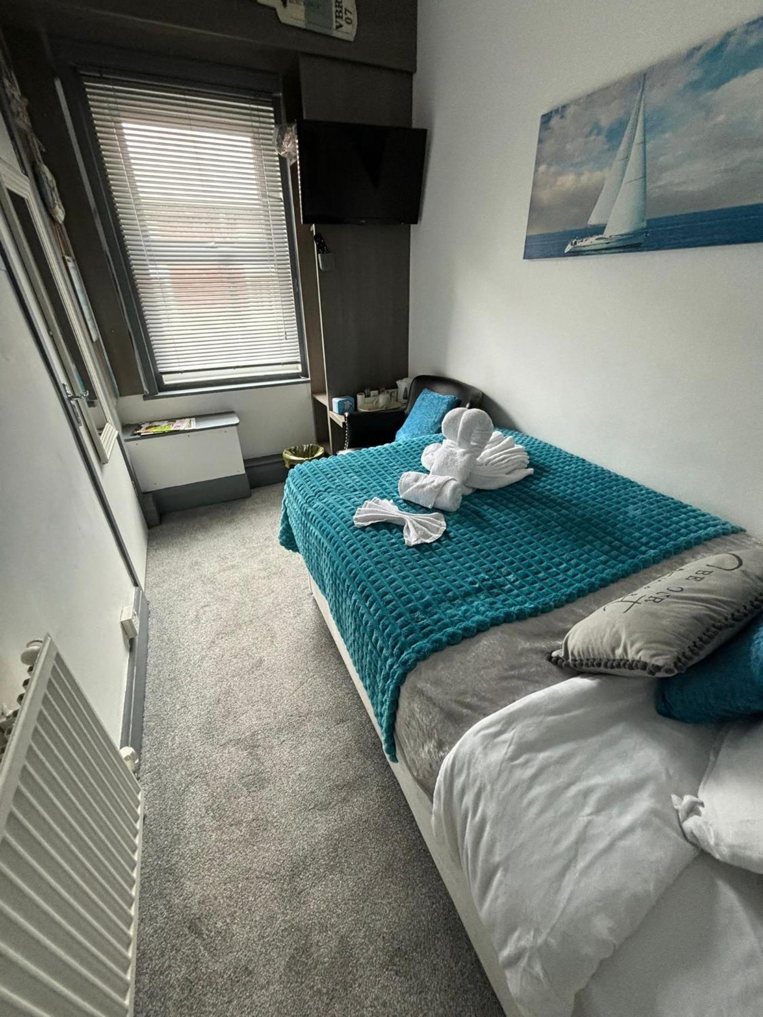 Kings Boutique Hotel Blackpool Bagian luar foto